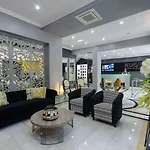 מלון Avenida Park 3*