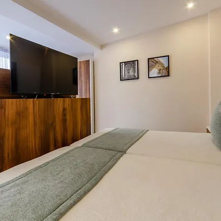 Hotel Avenida Park 3*