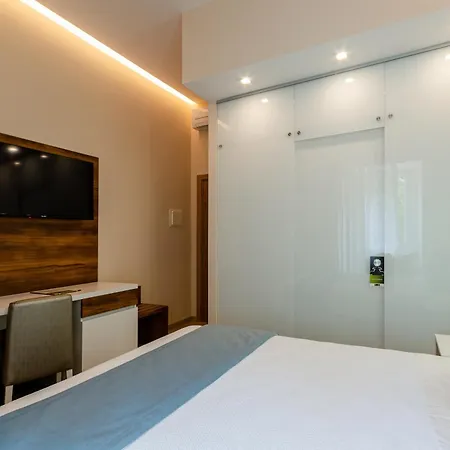 Avenida Park 3*
