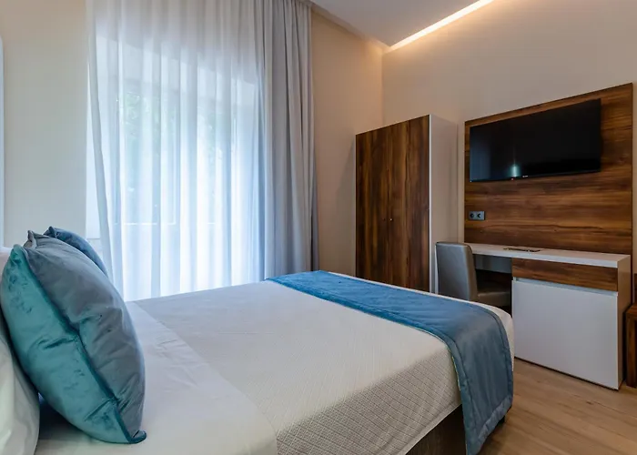 Avenida Park 3*