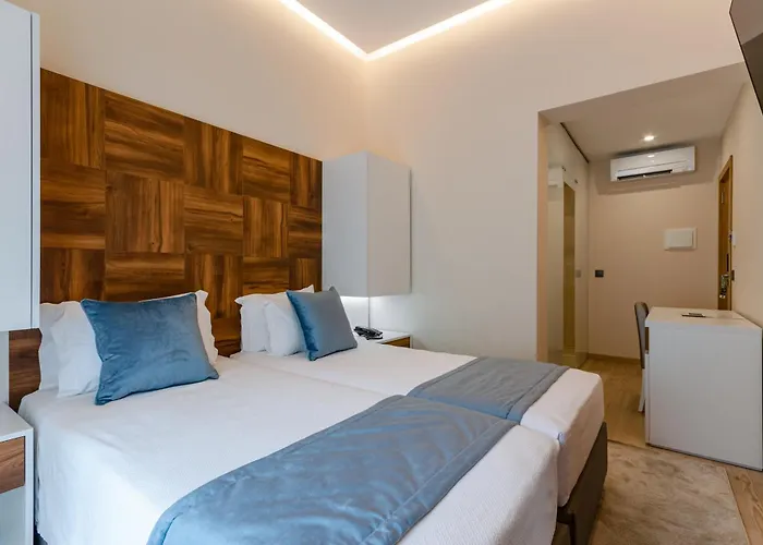 Avenida Park 3*