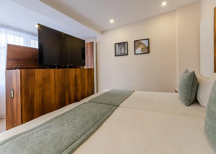 Hotel Avenida Park 3*