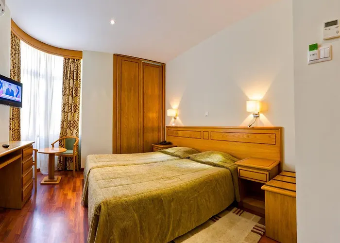 Hotel Avenida Park 3*